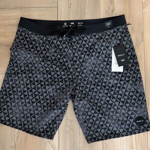 RVCA Men's Black Swim Shorts Trunks 20” Length Size 36 NWT
